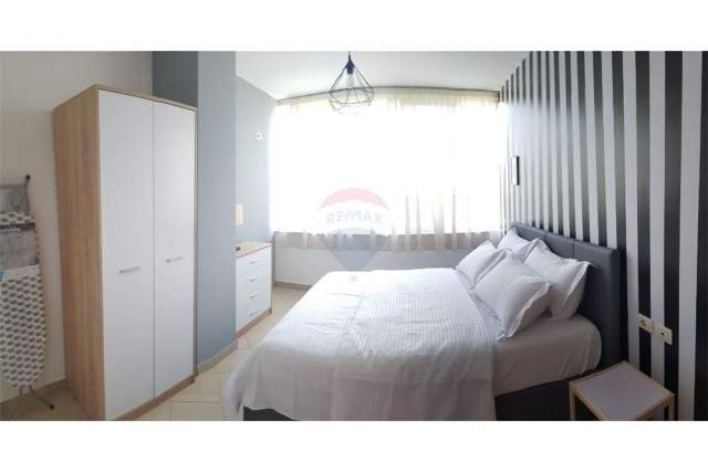 Tirane, jepet me qera apartament 1+1 Kati 3, 73 m² 450 Euro (Pazari ri)
