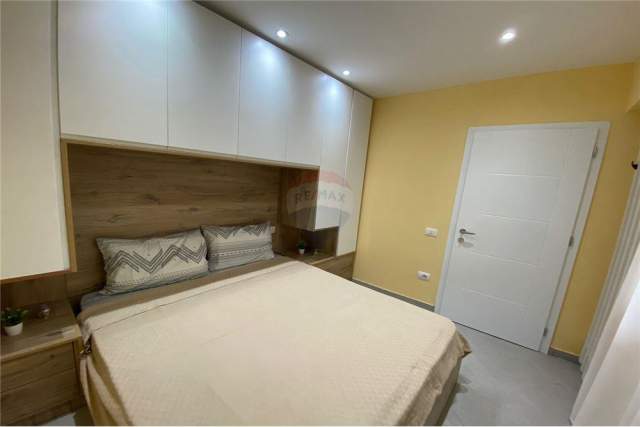 Tirane, jepet me qera 1+1 Kati 1, 50 m² 400 Euro (21 dhjetori)