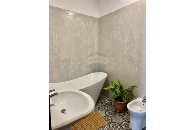Tirane, jepet me qera apartament 2+1+BLK Kati 9, 155 m² 1.300 Euro (Kopshti Zoologjiik, liqeni)