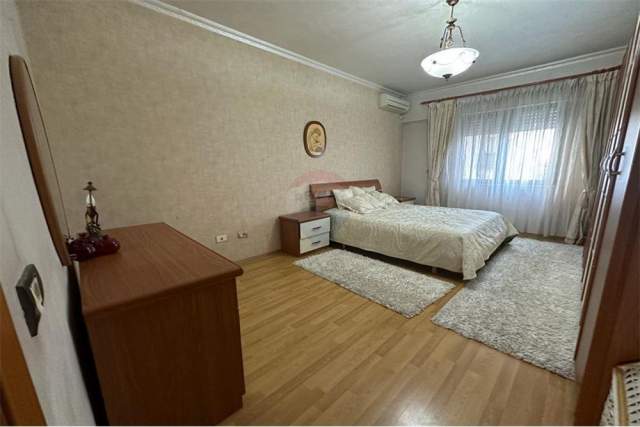 Tirane, jepet me qera apartament 3+1+BLK Kati 2, 140 m² 800 Euro (Zogu i Zi)