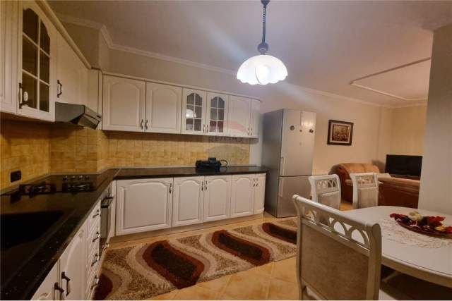 Tirane, jepet me qera apartament 2+1+BLK Kati 2, 111 m² 600 Euro (Skender Luarasi)