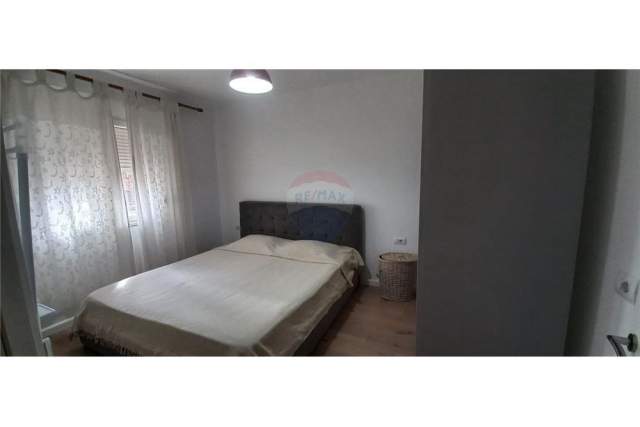 Tirane, jepet me qera apartament 1+1+BLK Kati 3, 54 m² 600 Euro (Rreshit Collaku)