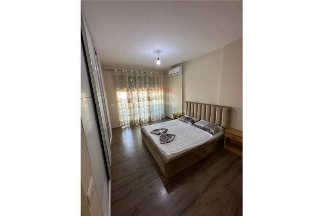 Tirane, jepet me qera apartament 2+1+BLK Kati 4, 107 m² 400 Euro (Casa Italia)