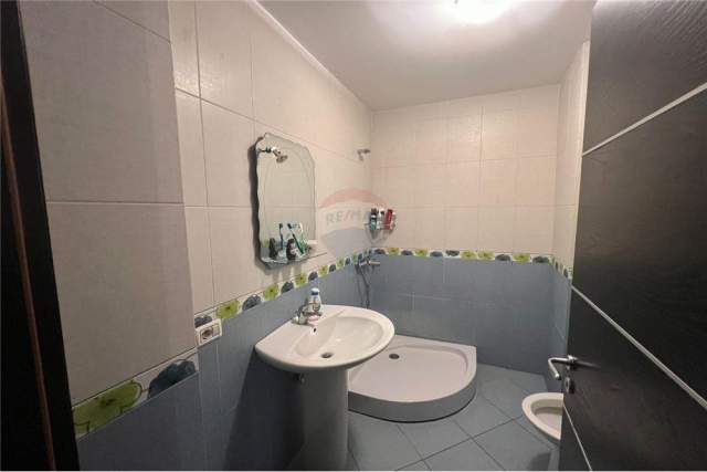 Tirane, jepet me qera apartament 1+1+BLK Kati 3, 80 m² 450 Euro (Liqeni i Thate)