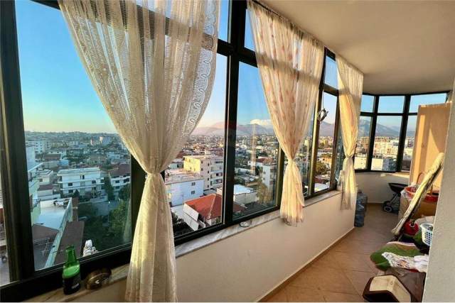 Tirane, jepet me qera apartament 2+1+BLK Kati 8, 95 m² 480 Euro (Don Bosko)