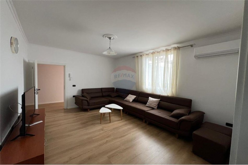 Tirane, jepet me qera apartament 2+1 Kati 3, 82 m² 450 € (rruga e dibres)