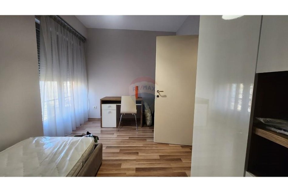 Shqiperi, jepet me qera apartament 2+1+Ballkon Kati 6, 130 m² 800 € (RRUGA E KAVAJES,DELIJORGJ)