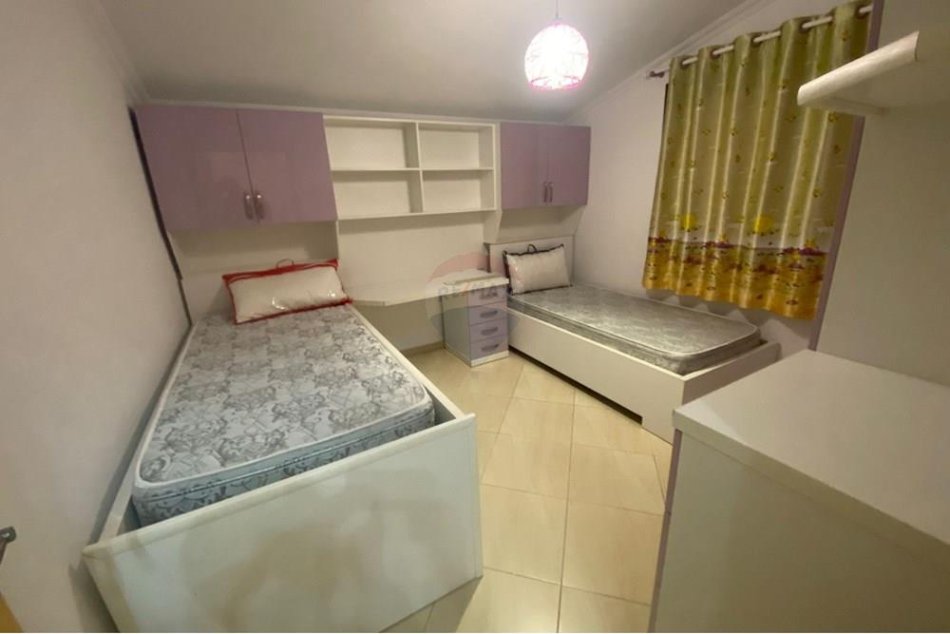 Tirane, jepet me qera apartament 2+1 , 800 € (Kopshti Botanik)