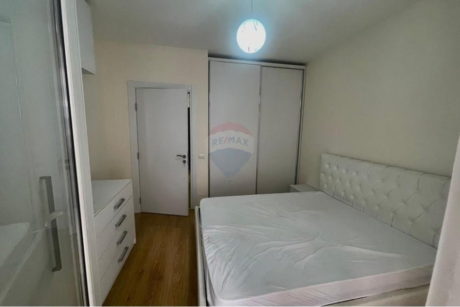 Tirane, jepet me qera apartament 2+1 Kati 2, 80 m² 550 € (rruga Bill Klinton)