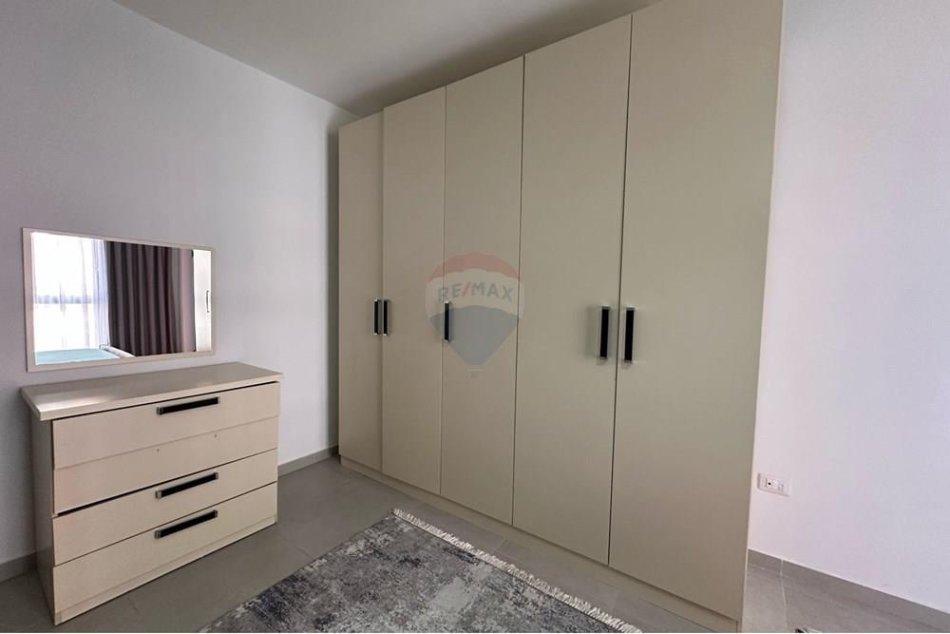 Tirane, jepet me qera apartament 2+1+Ballkon Kati 3, 110 m² 650 € 