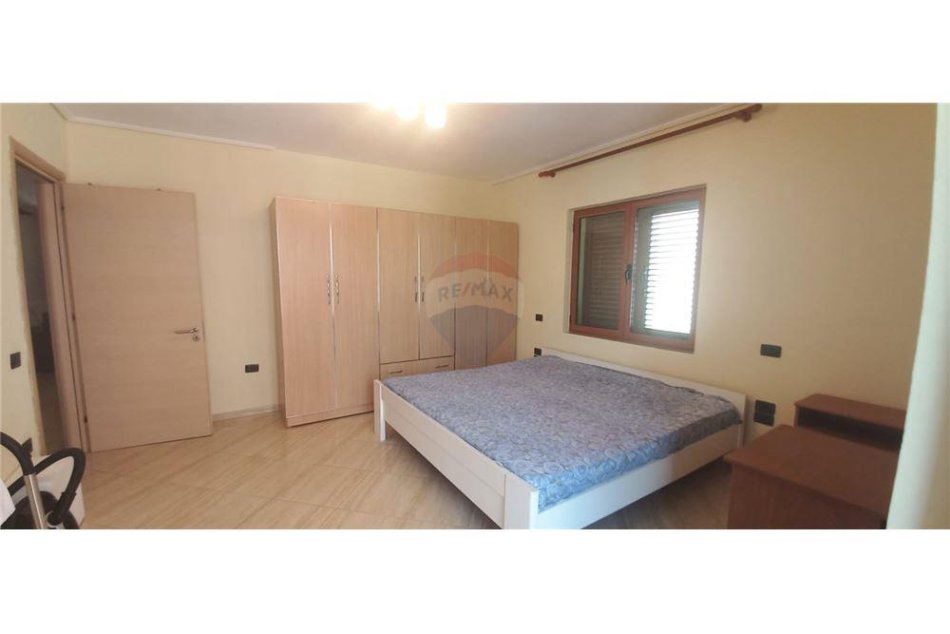 Tirane, jepet me qera 3+1+Ballkon Kati 2, 149 m² 600 € (vilat gjermane)