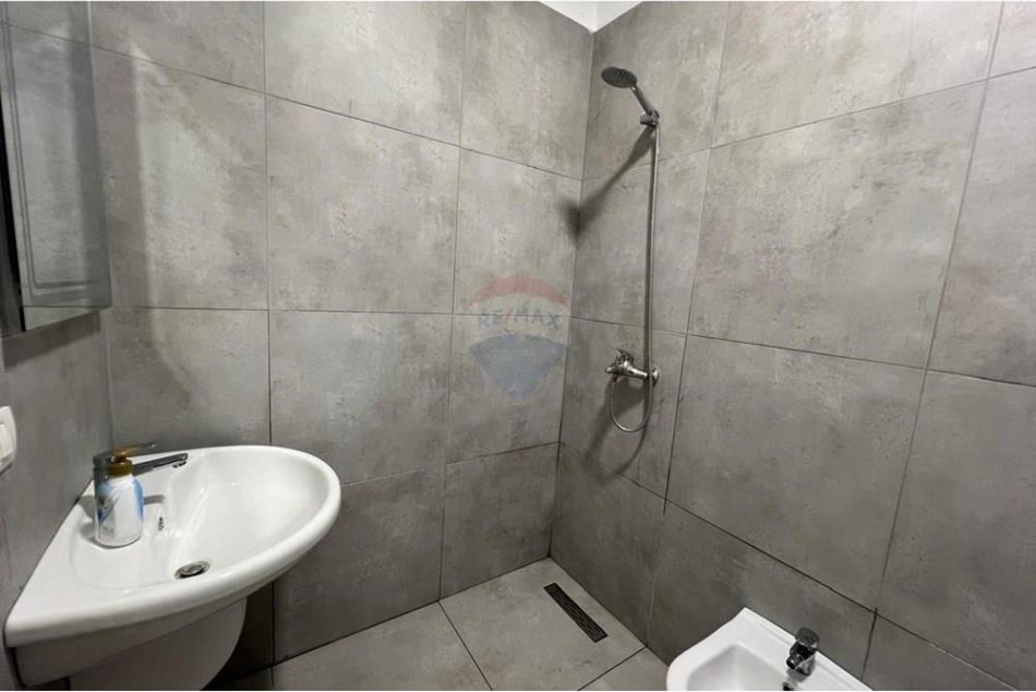 Tirane, jepet me qera apartament 2+1 , 67 m² 650 € (5 maji)