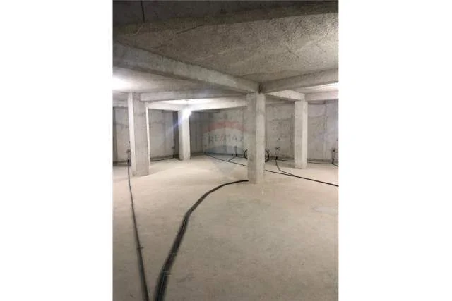 Vlore, shitet ambjent biznesi Kati 0, 380 m² 304.000 Euro (Hotel Kraal, Rruga Sazani)