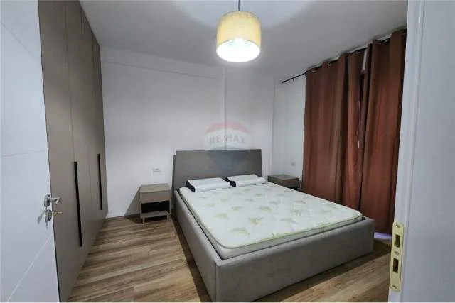 Tirane, jepet me qera apartament 1+1+BLK Kati 4, 56 m² 400 Euro