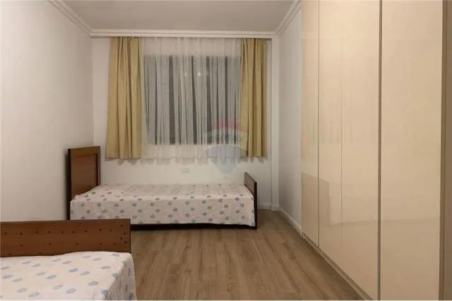 Tirane, jepet me qera apartament 2+1+BLK 110 m² 600 Euro