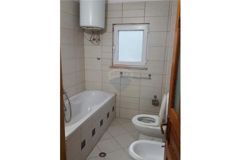 Jepet Apartament me qera 3+1 i mobiluar tek Qytet Studenti