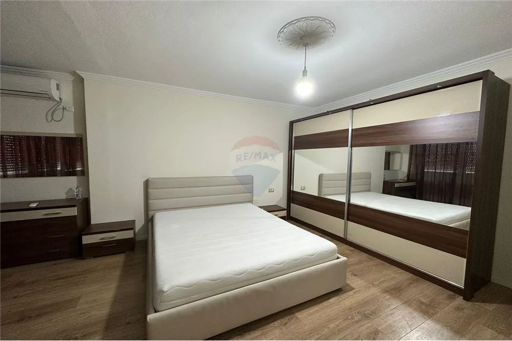 Apartament 3+1 me qira te Komuna e Parisit