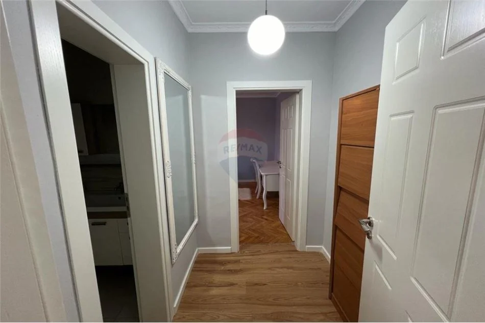 Jepet apartament 1+1 per qira ne Rrugen Fortuzi. 500eur