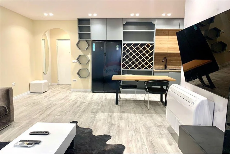 Apartament 2+1 me Qera, Komuna e Parisit