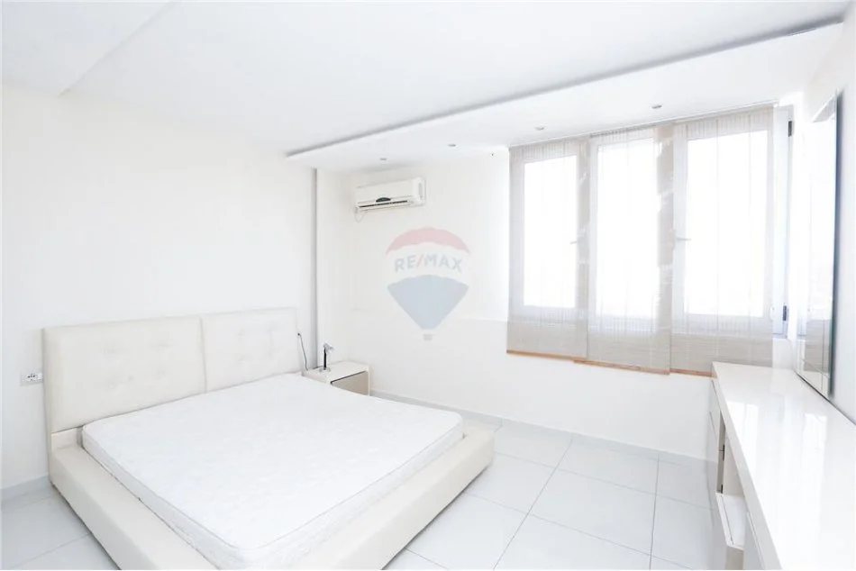 Shitet apartament 2+1, rruga "Dritan Hoxha"!