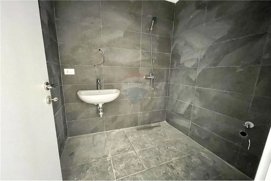 Okazion!!! Apartament ne shitje, 1+1 tek “Arlis Farmacia 10” per 98'000 Euro !