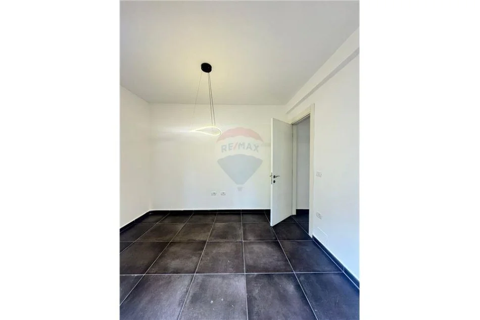 Tirane, shitet apartament 2+1, Kati 4, 155,000 € (Liqeni i Thate)