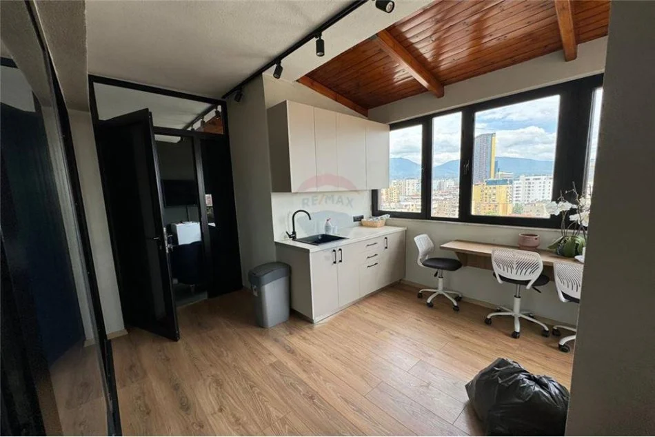 Tirane, jepet me qera zyre , Kati 10, 300 m² 3,000 € (Ambasada Polake - Mine Peza)