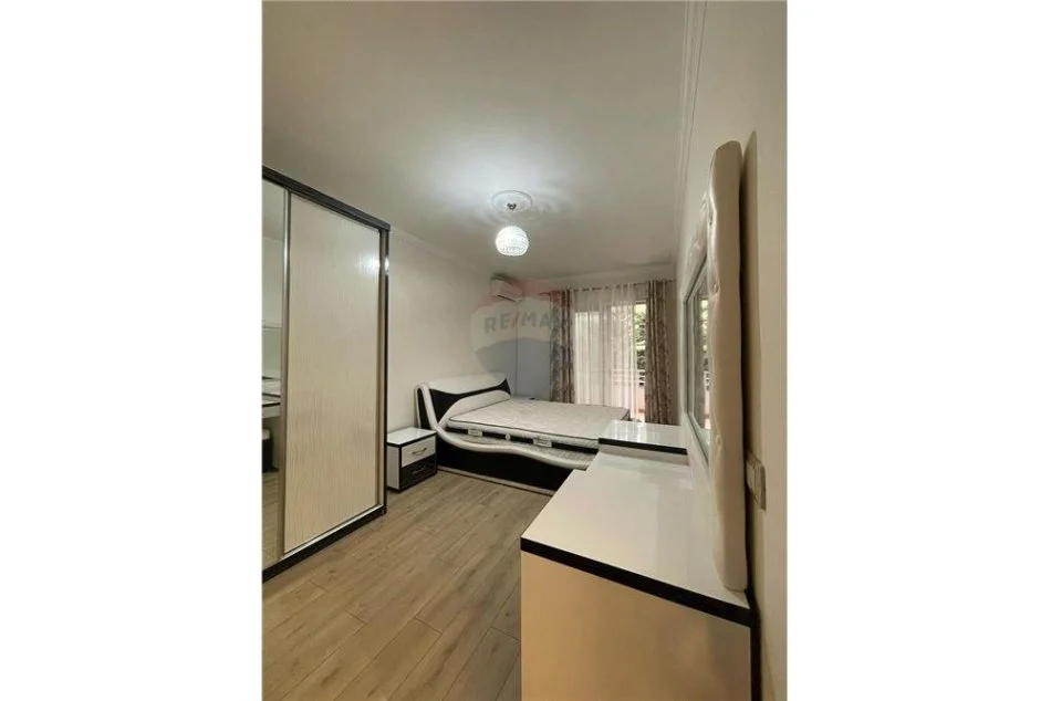 Tirane, jepet me qera apartament 2+1 Kati 2, 90 m² 580 € (Liqeni i Thate)