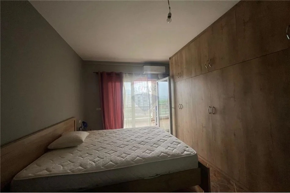 Tirane, jepet me qera apartament 2+1+Aneks , 120 m² 550 € (Liqeni i Thate)