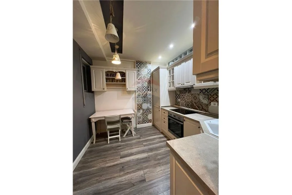 Tirane, jepet me qera apartament 1+1+Aneks+Ballkon , 550 € (Rruga Peti)