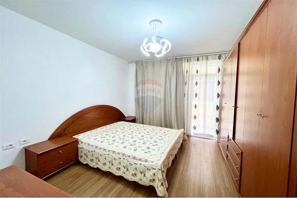 Tirane, jepet me qera Vile 2+1+Ballkon Kati 3, 130 m² 600 € (rruga e elbasanit)