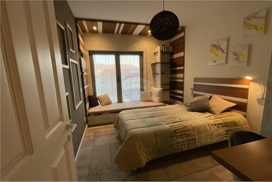 Tirane, jepet me qera apartament 2+1+Ballkon Kati 6, 110 m² 1.300 € (Kompleksi Delijorgji)