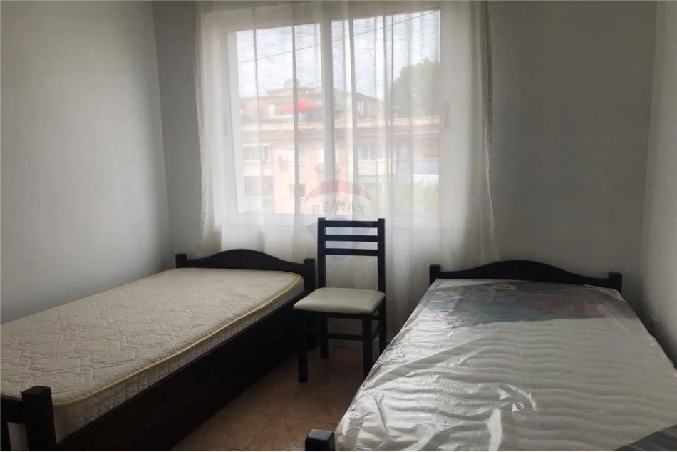Tirane, jepet me qera apartament 2+1 Kati 4, 77 m² 550 € (Rruga e Durrësit)