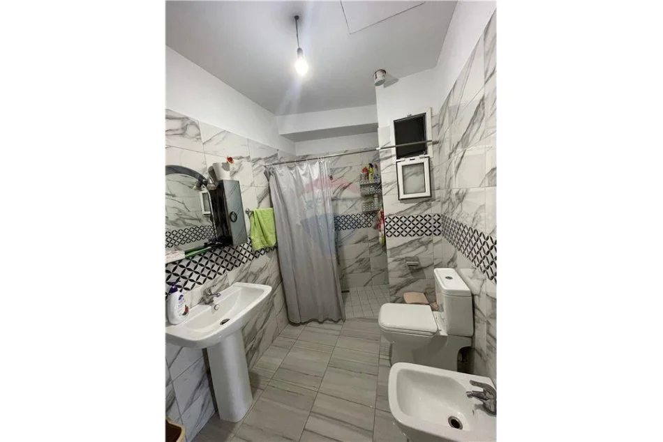 Tirane, shitet 1+1+Ballkon Kati 3, 79 m² 129.000 € (Konferenca e Pezes)