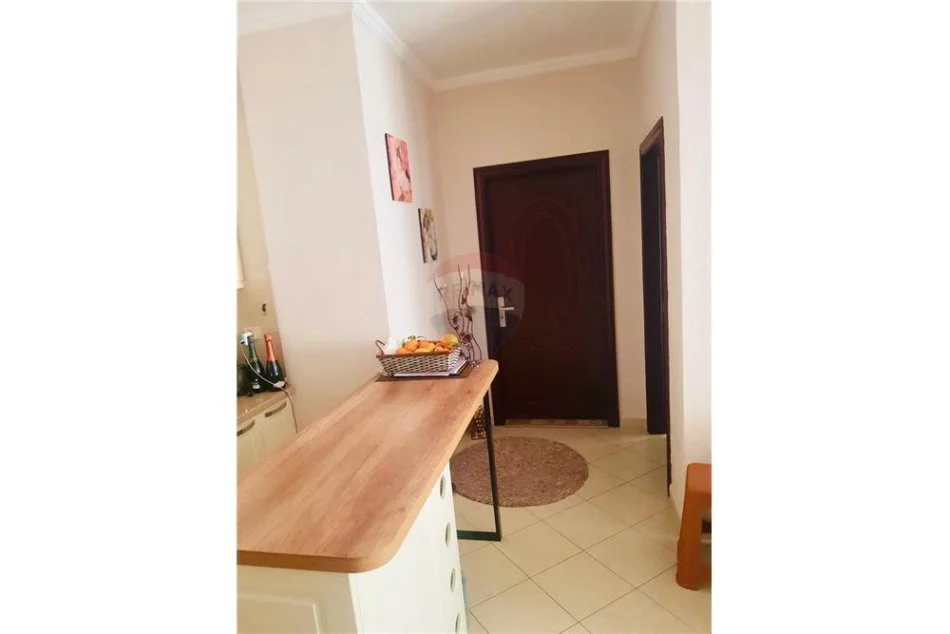 Tirane, jepet me qera apartament 2+1 Kati 4, 100 m² 400 € (BESIM Alla)
