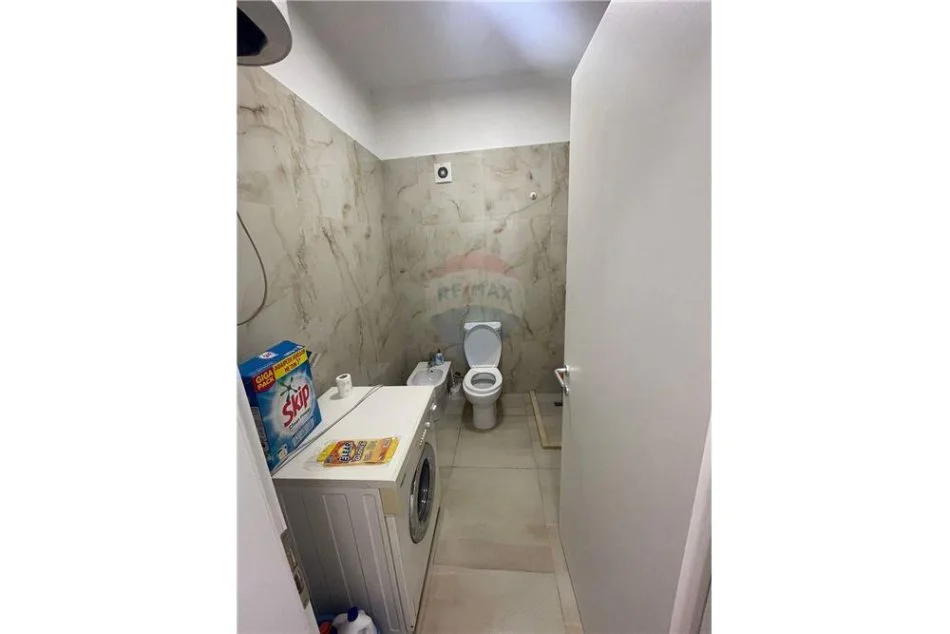 Tirane, jepet me qera apartament 1+1 Kati 1, 70 m² 450 € (Prane Xhamise - Kopshti Botanik)