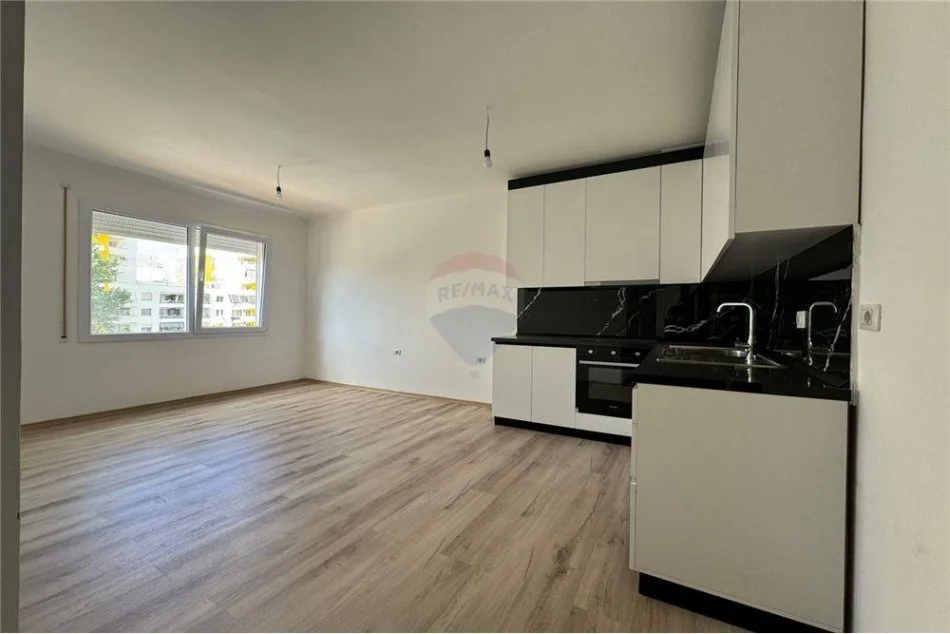 Tirane, jepet me qera apartament 2+1 Kati 2, 82 m² 390 € (Benjamin Kruta)