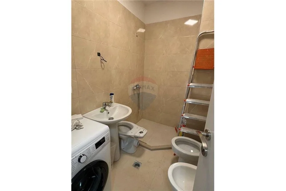 Tirane, shitet apartament 1+1 , 65 m² (Kompleksi Star - 21 Dhjetori,)