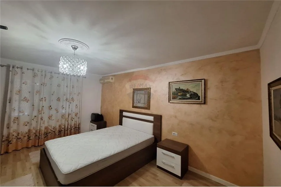 Tirane, jepet me qera apartament 2+1 Kati 5, 104 m² 520 € (Rruga Kongresi i Manastirit)