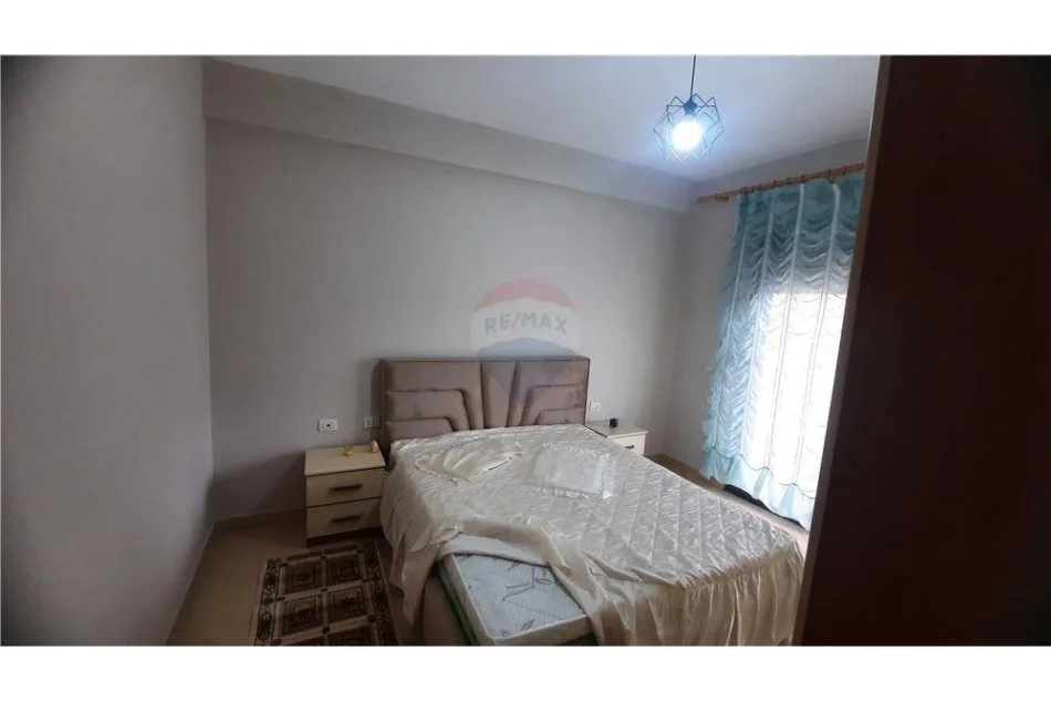 Tirane, jepet me qera apartament 2+1+Ballkon Kati 7, 91 m² 600 € (Komuna e Parisit)