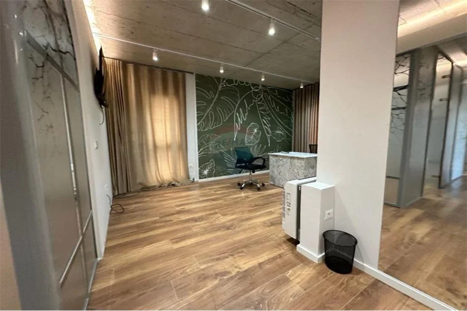 Tirane, jepet me qera Kati 4, 175 m² 2.000 € (Rruga e Elbasanit)