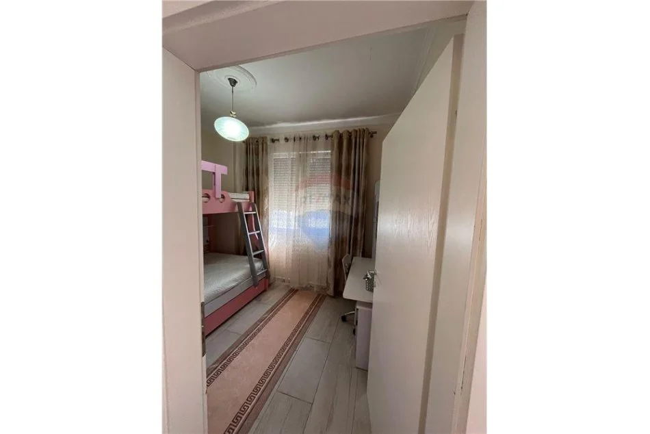 Tirane, jepet me qera apartament 2+1 Kati 5, 80 m² 500 € (Selite e vjeter, Kopshti Botanik)