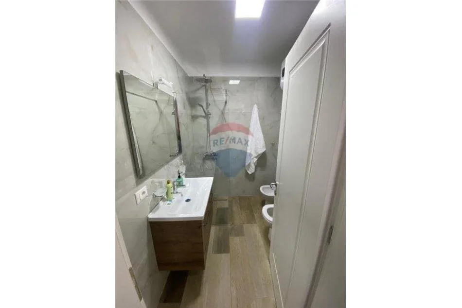 Tirane, jepet me qera apartament 1+1+Aneks+Ballkon Kati 6, 67 m² 600 € (RRUGA KAVAJES)