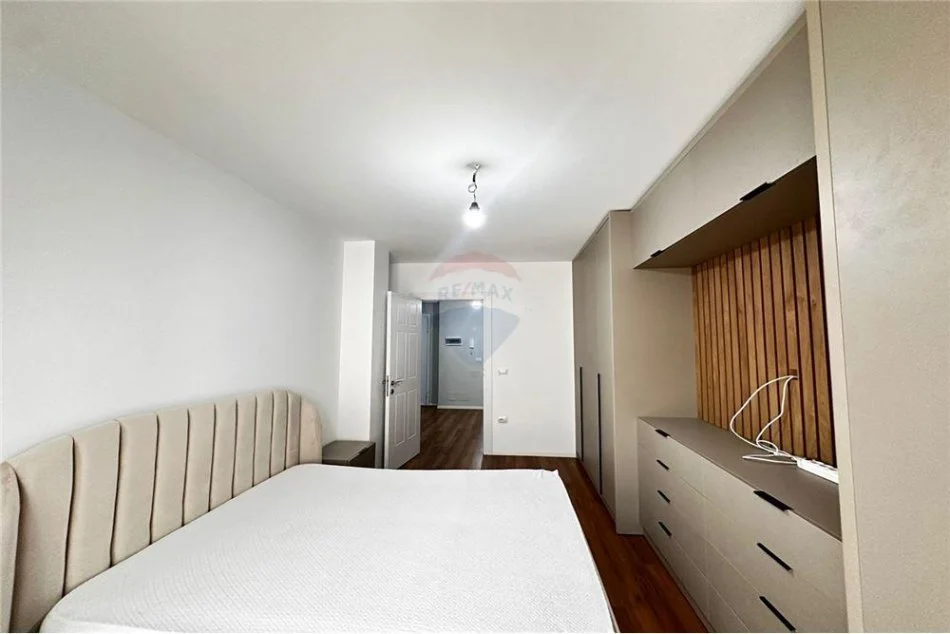 Tirane, jepet me qera apartament 1+1 , 75 m² 550 € (Fusha e Aviacionit)