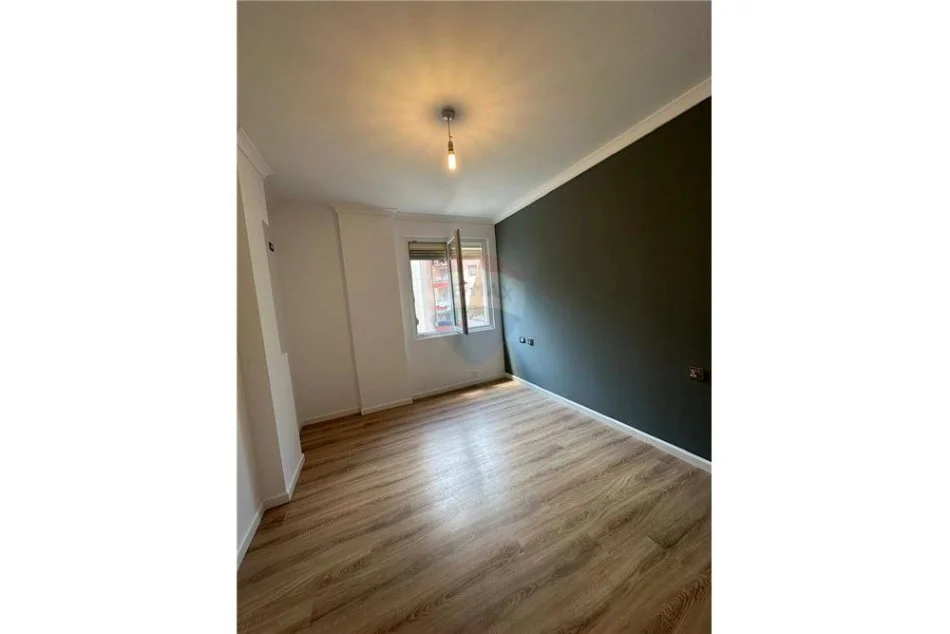 Tirane, jepet me qera apartament 2+1 Kati 1, 90 m² 450 € (muhamed Deliu - Fresku)