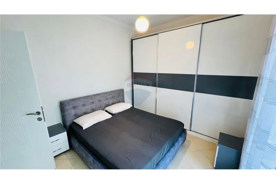 Tirane, jepet me qera apartament 2+1 Kati 3, 120 m² 700 € (Rruga e Kosovareve)