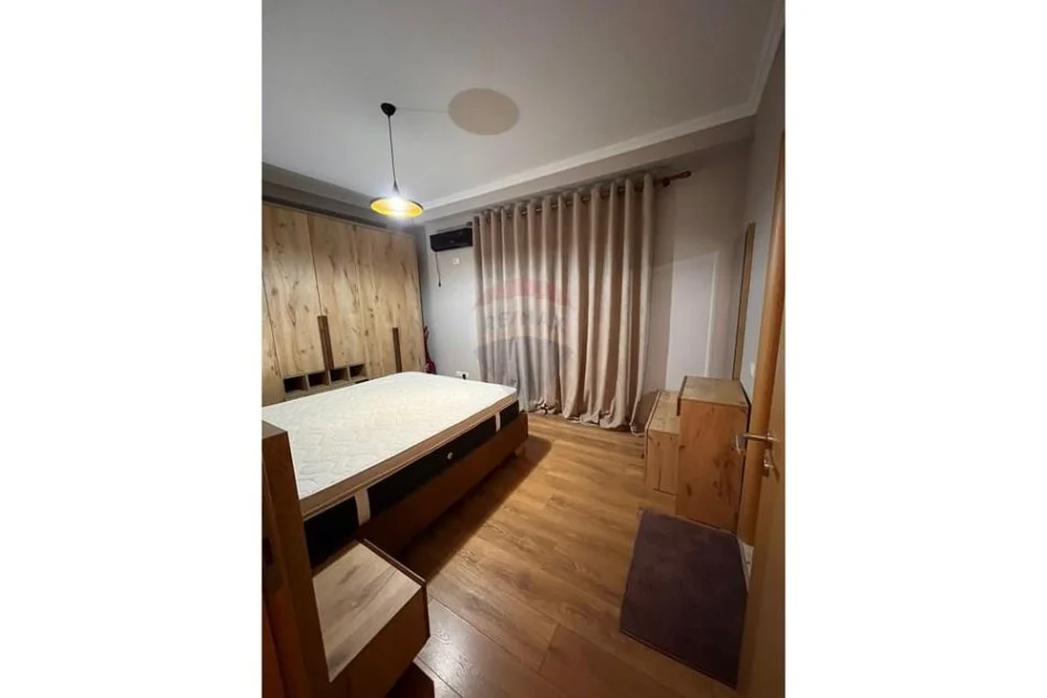 Tirane, jepet me qera 2+1 , 108 m² 800 € (Kopshti Botanik)