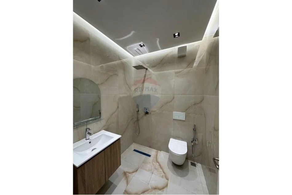 Tirane, shitet apartament 2+1+Ballkon Kati 2, 121 m² 210.000 € (Kopshti Botanik, Pami)