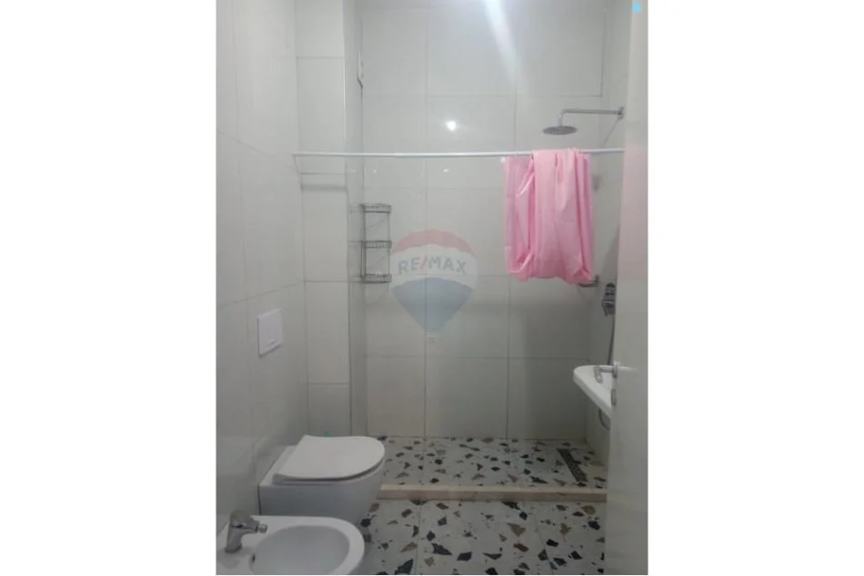 Tirane, jepet me qera apartament 2+1 Kati 4, 75 m² 400 € (Mangalem Ali Demi - Ali Demi, Shqipëri)