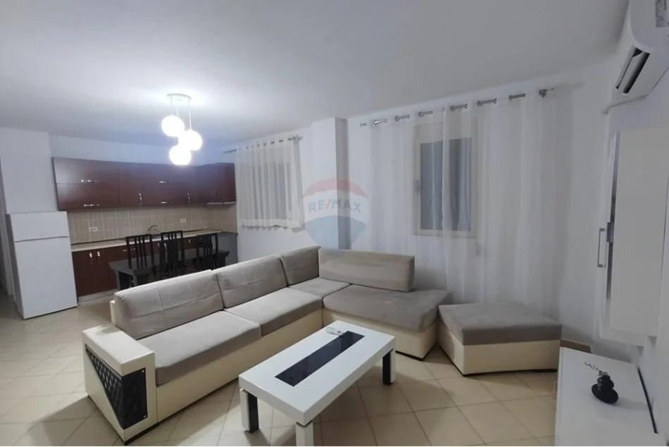 Tirane, jepet me qera apartament 2+1+Ballkon Kati 3, 97 m² 450 € (Rruga Hamdi Garunja)